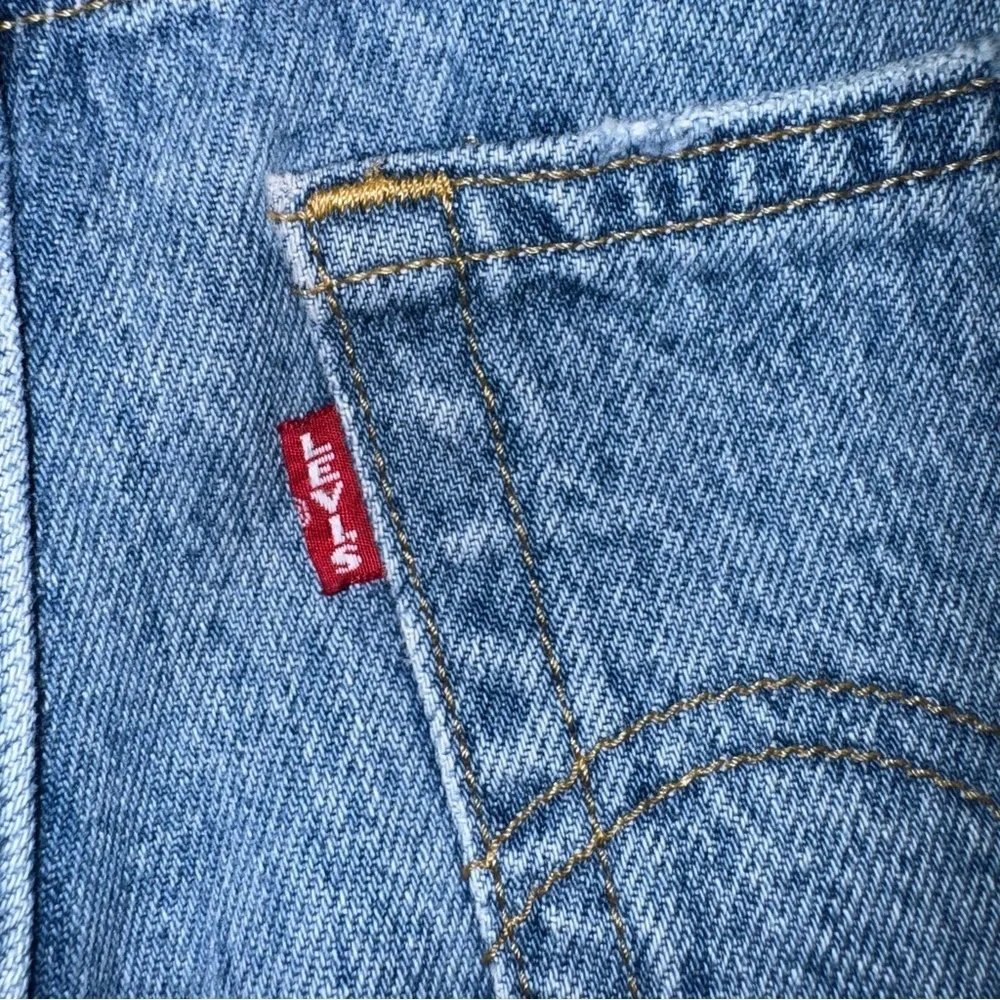 LEVI’S Wedgie Straight High Rise Jeans in Luxor Lanes Size 28 - Picture 13 of 13